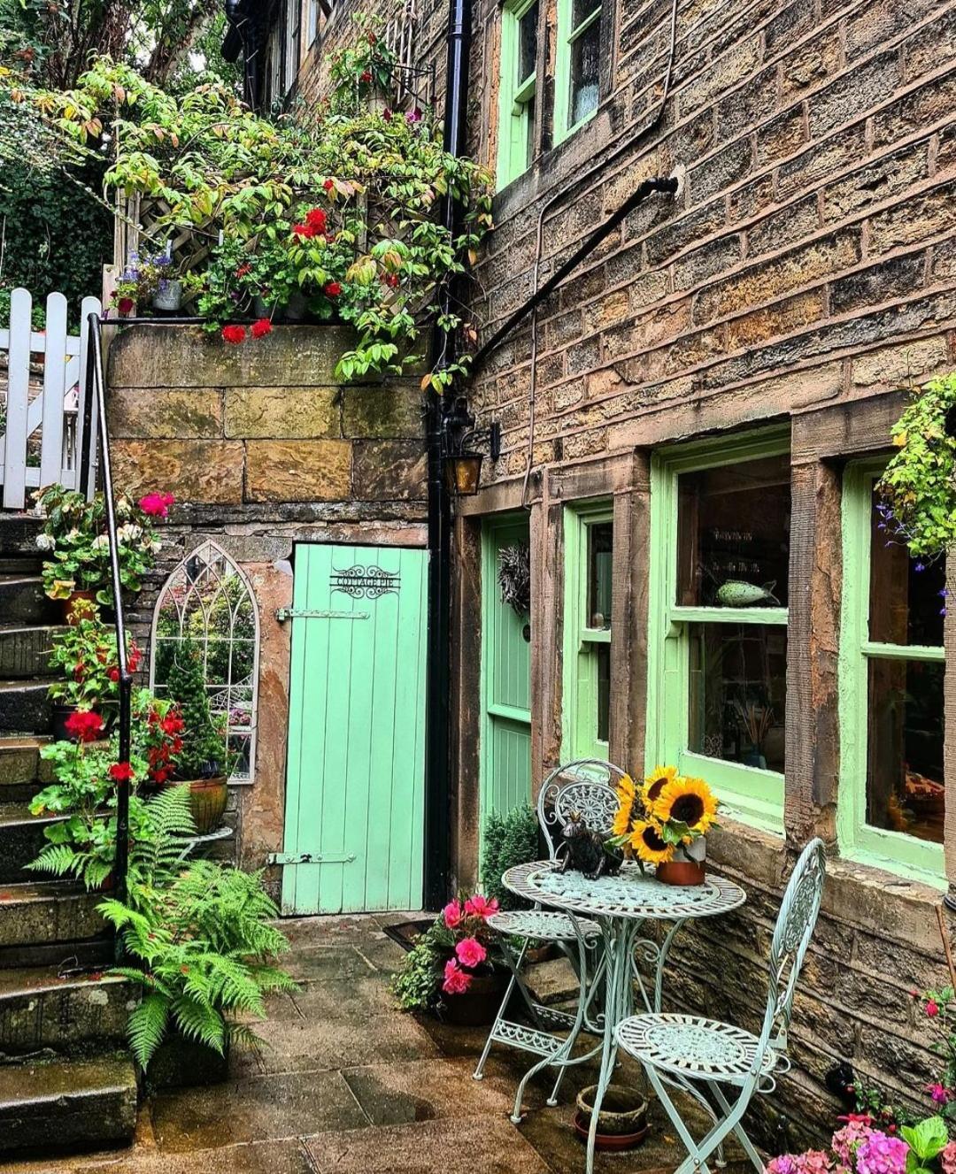 Pie - 10mins Easy Walk To Holmfirth